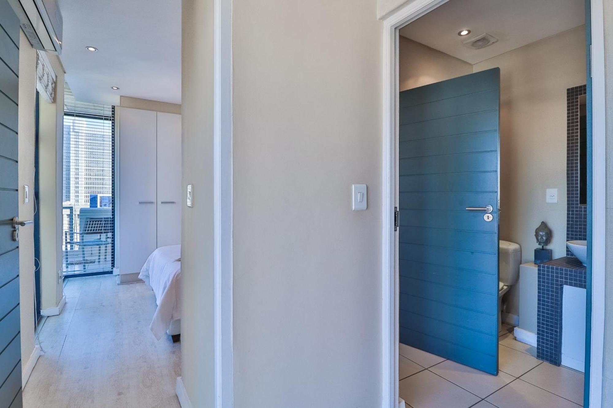 Apartment The Decks 1206 By Ctha Cape Town